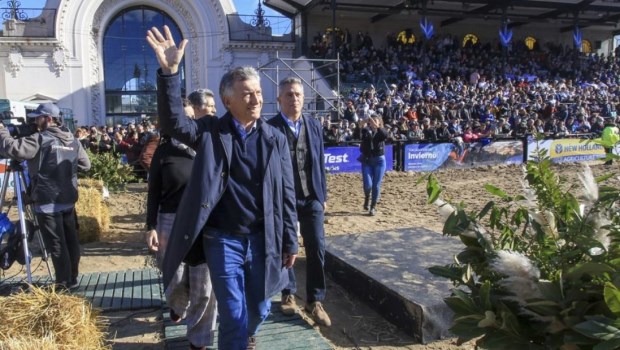 Macri ovacionado en la Sociedad Rural